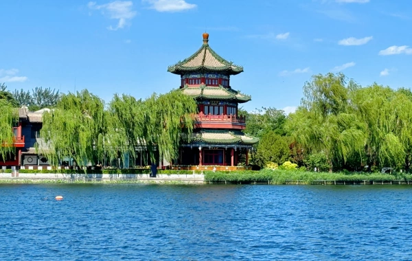 Shichahai: A historical water town and a pearl of the marketplace beside the central axis of Beijing