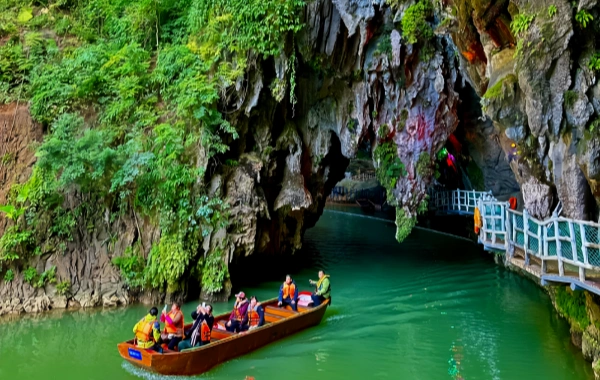 Dont Xianjing: Un voyage à travers les grottes spectaculaires de la première fosse en Chine du Sud -4