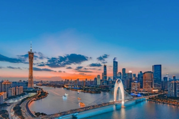 Pearl River Night Cruise: A City of Lights and Shadows, From a Millennium-Old Waterway to a Flowing Feast-3