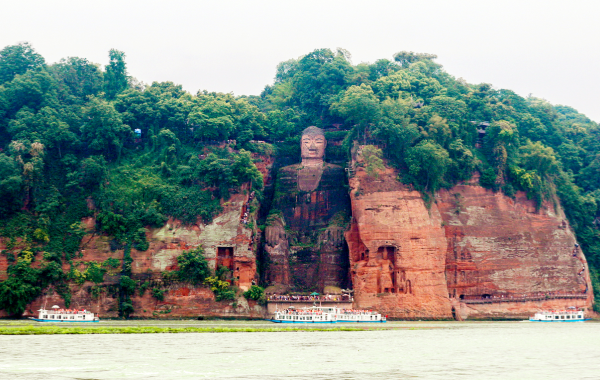 Leshan Bouddha géant Scénique Domaine: La protection millénaire et la montagne à la confluence des trois rivières sont une légende d'un Bouddha-2