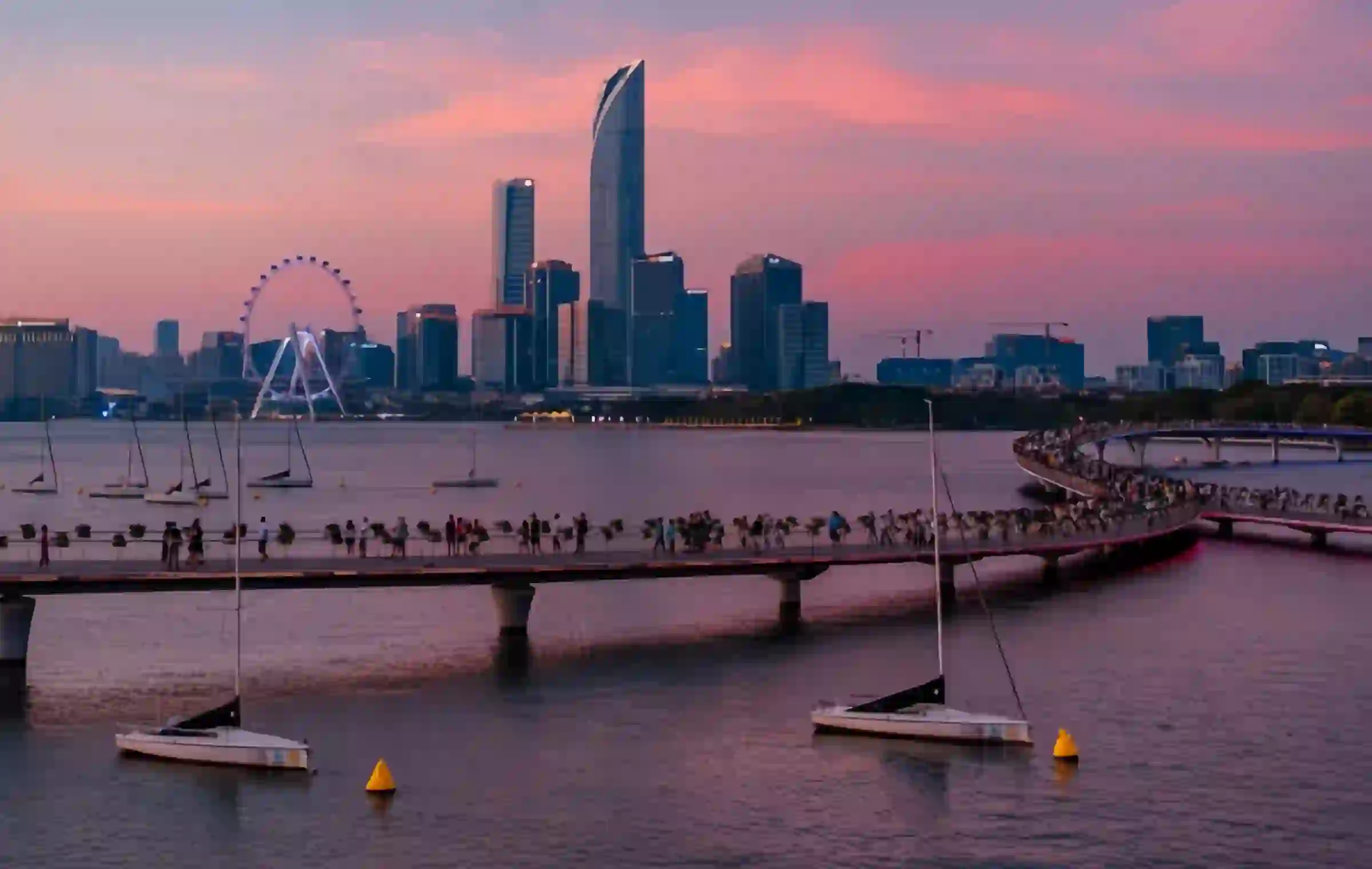 Jinji Lake: Eine bunte Symphonie von Industrial Park Depression bis Modern Urban Waterfront