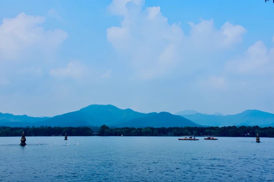 Trois pools Mirroring the Moon: A Garden-Making Journey du projet de dragage de la chaussée Su à une icône culturelle de West Lake-4