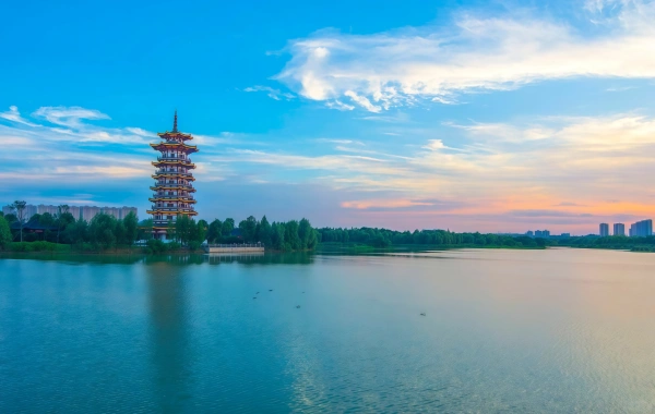 The Yangtze River: A National Epic from Ancient Flows to the Future-3