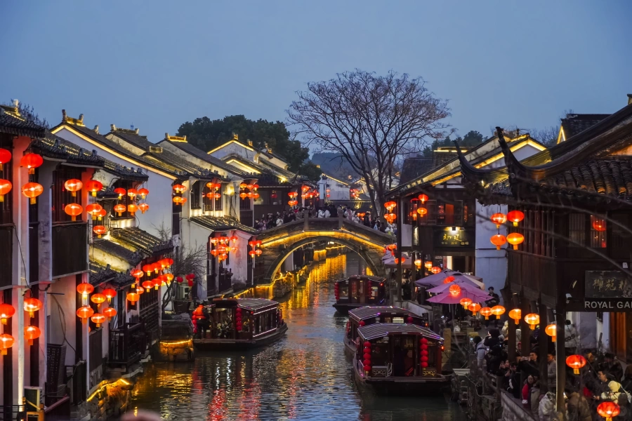 Shantang Street: Eine Reise von Bai Juyi's Water Conservancy Project in die Prosperous First Street von Suzhou