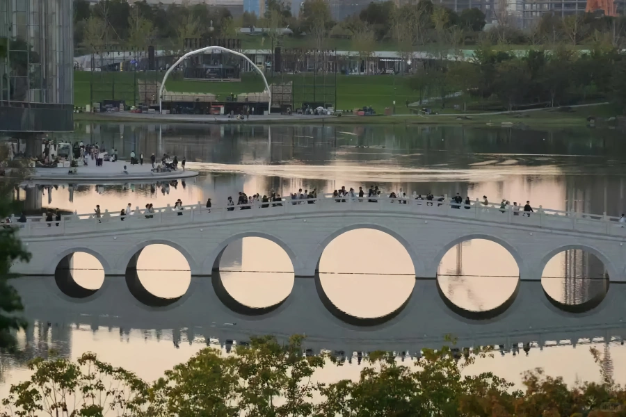 Parc Expo : Un voyage de la salle d'exposition du monde au nouveau monument culturel de la ville-4