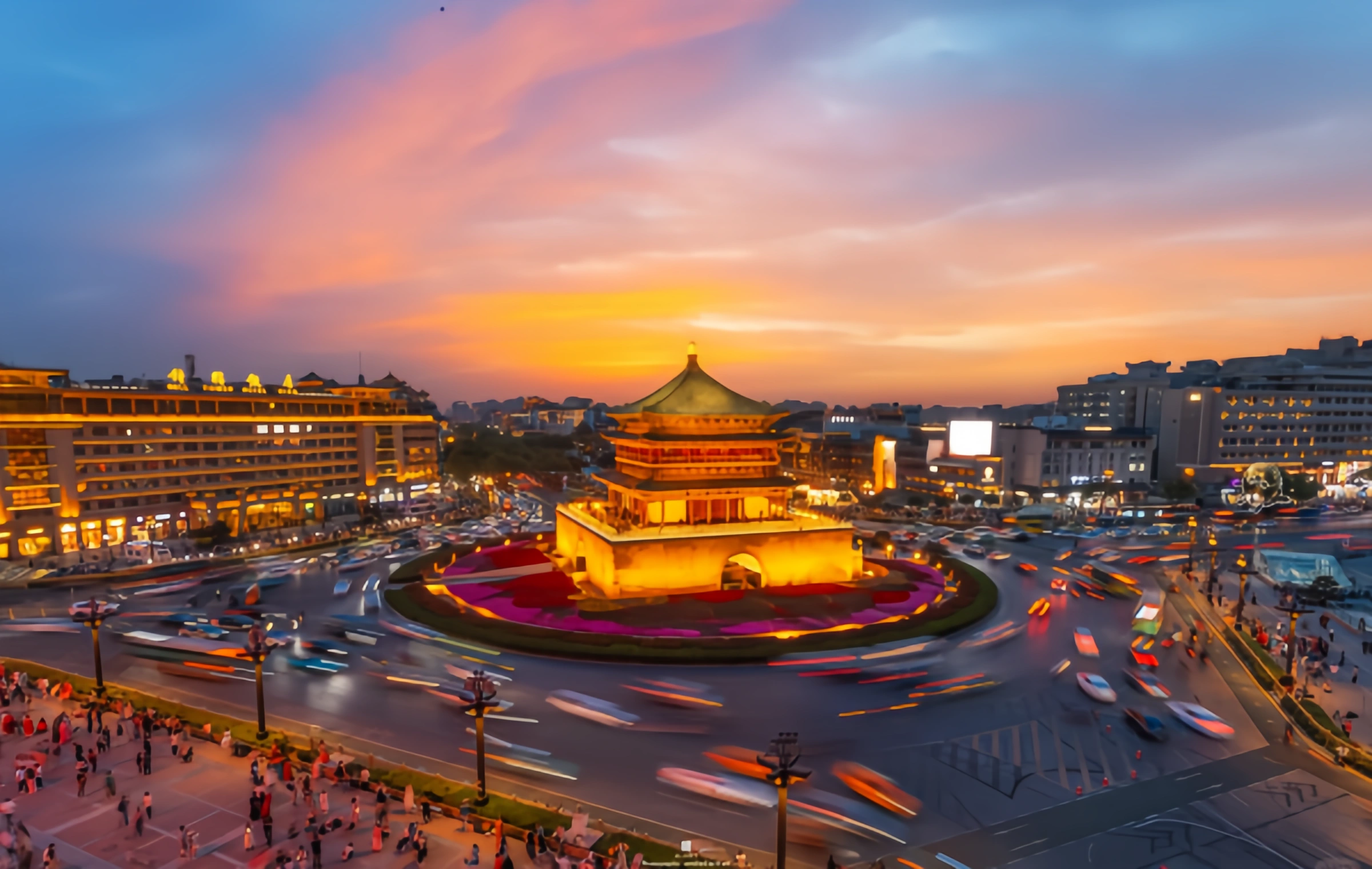Xi'an Bell Tower: un dialogue dans l'espace temporel entre six cent ans de Bell matinale et le tambour du soir et l'ancien et moderne axe central