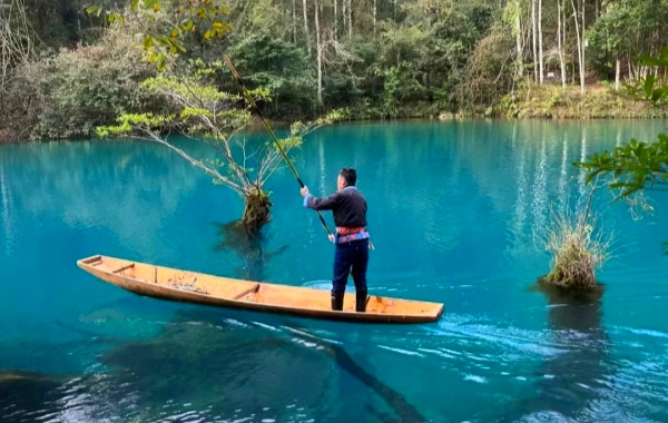 Libo Zhangjiang Scenic Area: Un Pays des Merveilles Emeraude Au milieu des paysages karstiques et un voyage à la Gemme Verte sur la Ceinture de la Terre-3