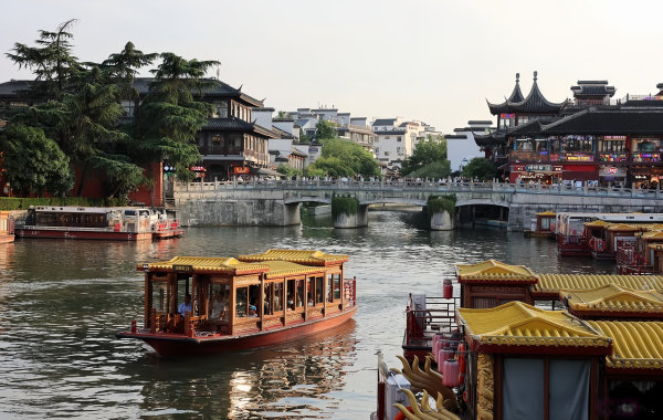 Confucius Temple: Un voyage à travers la vie de rue buste et la splendeur dorée des Six Dynasties-4