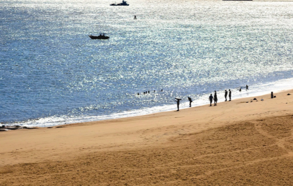 Plage de Baicheng:Une transformation poétique de l'ancienne forteresse de défense côtière à la côte romantique