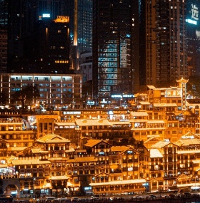 La route classique du rail léger à travers la maison