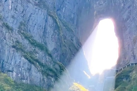 Dare to Explore? Tianmen Mountain’s Glass Walkway & Epic Views