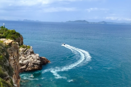 Shenzhen’s Best Coastal Escapes: Cliffside Trails & Glass-Clear Bays