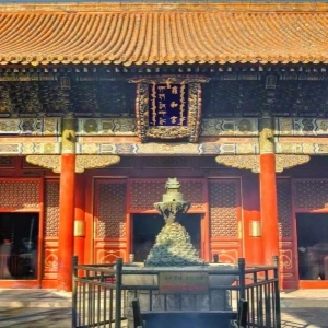 Top 10 Cultural Treasures at Yonghe Temple (with Bracelet Blessing Guide)