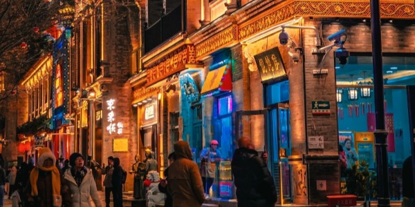 1737536988873.jpg 冬天北京前门大街的夜景真的绝美_1_开零食店的李老板_来自小红书网页版_副本.jpg