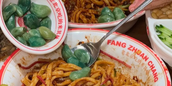 zhajiangmian,beijing china holiday packages.jpg