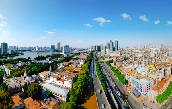 Why do my Chinese friends insist that I go to Guangzhou in May