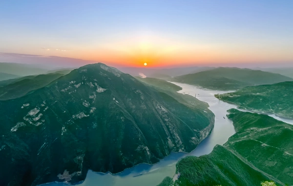 A 14-Day Yangtze River Odyssey : 고대 자본을 통해 베이징, Spicy Hotpots & Three Gorges