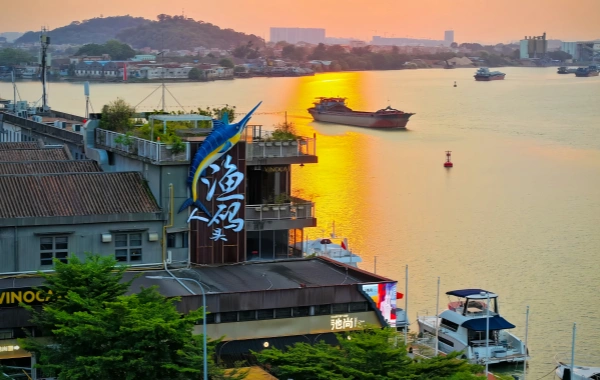 Fisherman's Wharf: un viaggio rivitalizzato da Old Industrial Riverbank a New Artistic Waterfront