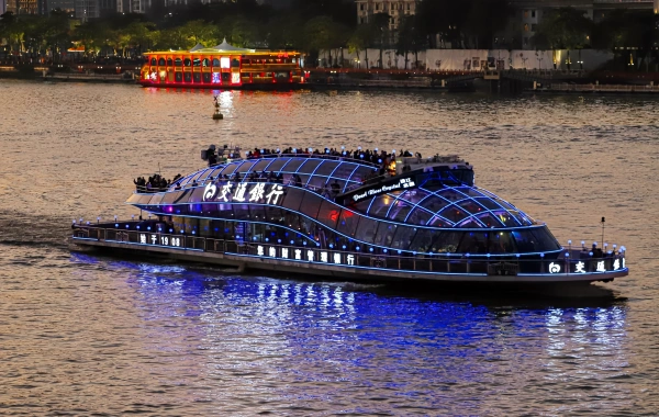 Pearl River Cruise: Eine Reise durch die Zeit von einer tausendjährigen Fähre, die zur Beleuchtung der Stadt führt