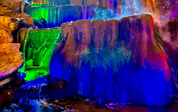 Dont Xianjing: Un voyage à travers les grottes spectaculaires de la première fosse en Chine du Sud 