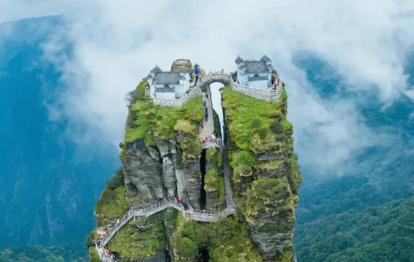 Fanjing Mountain : Pèlerinage à la ville du ciel et à la terre pure au-dessus des nuages