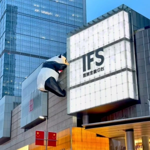 Panda classique et voyage de Bouddha géant